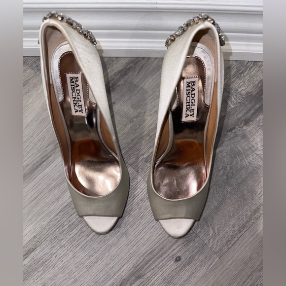 Badgley Mischka Kiara Embellished Ivory
Peep-toe Pump - Picture 7 of 15